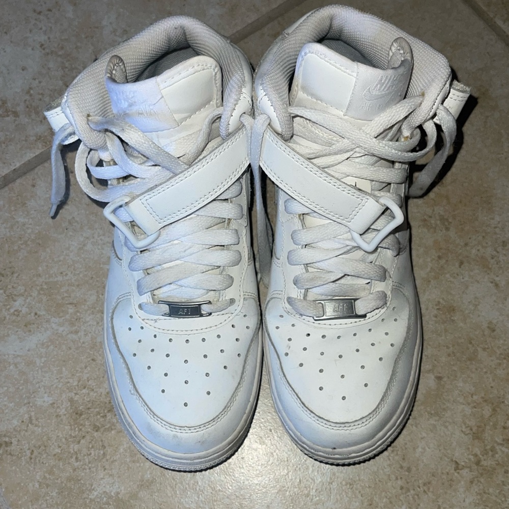 AIR FORCE 1 MID’s 5.5 Y, 7 FEMALE